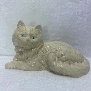 Vintage Ceramic Cat Figurine Blue Eyes Laying Kitten Decor Collectible‎